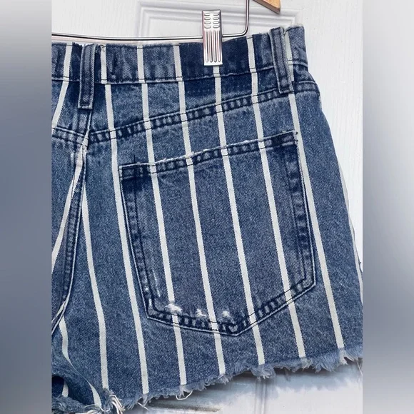 ABERCROMBIE & FITCH ANNIE striped High Rise Shorts - Picture 10 of 16